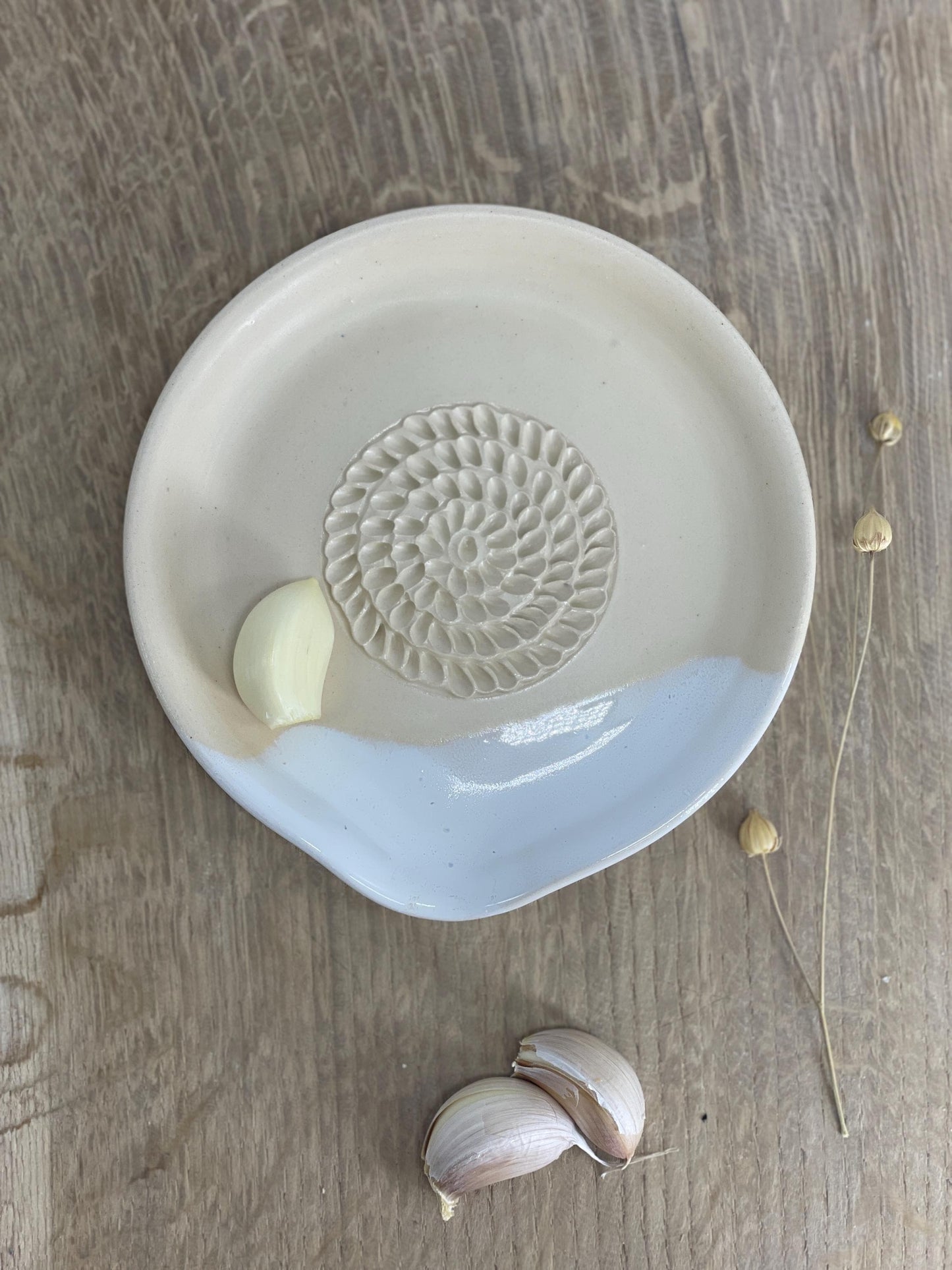 Ķiploku rīve, karotes paliktnis