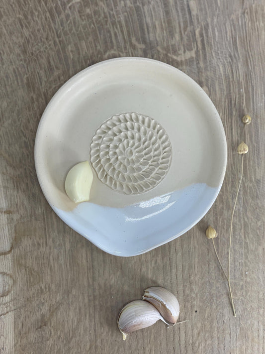 Ķiploku rīve, karotes paliktnis