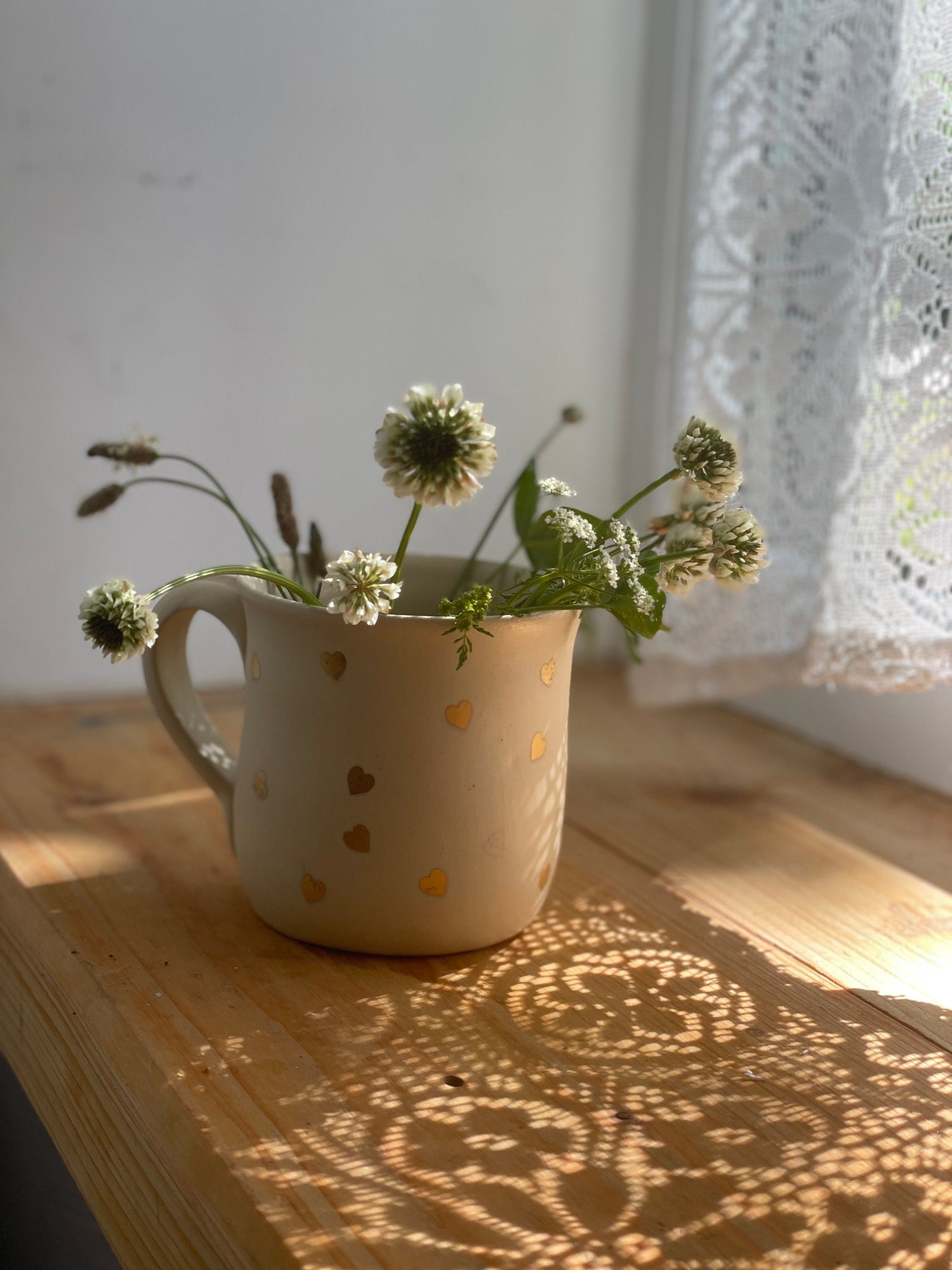 Zelta sirsniņu krūze