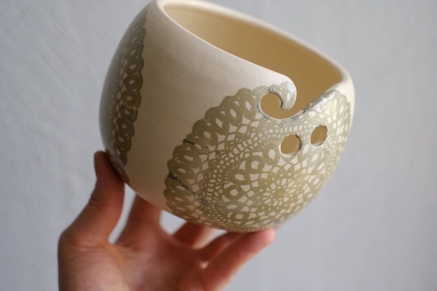 Roku darbs keramikas dzijas bļoda 