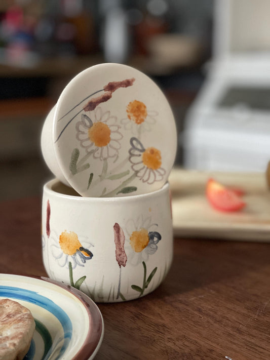 Sviesta zvaniņš. Uzglabā sviestu bez ledusskapja