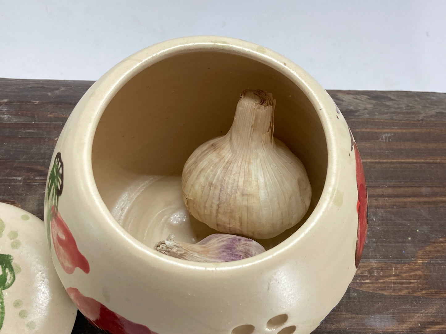 Ķiploku glabātuve — saglabājiet ķiplokus svaigus un sausus